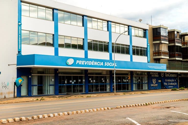 Fachada da Câmara dos Deputados em Brasília; notícia sobre seminário que discute burocracia do BPC